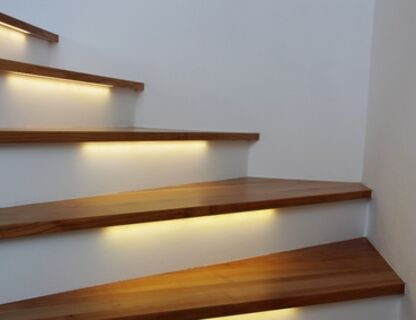 Oświetlenie schodów – jak zrobić je efektownie i praktycznie?