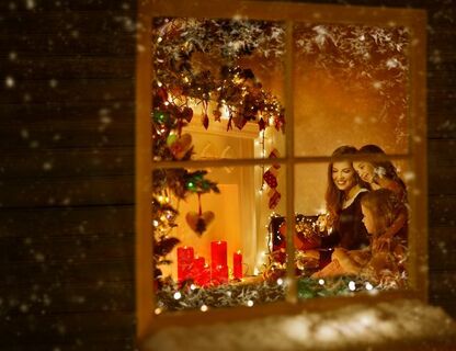 Świąteczny poradnik: czym udekorować okna na Boże Narodzenie?
