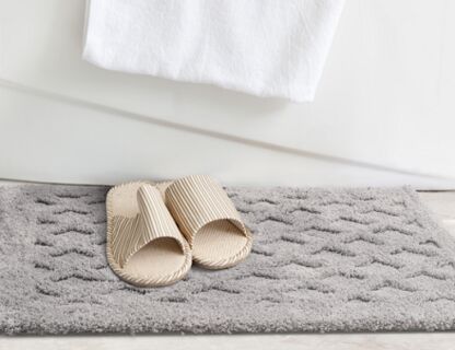 Jak dobrać dywanik łazienkowy?