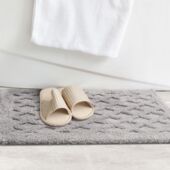 Jak dobrać dywanik łazienkowy?