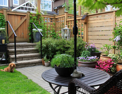 Mały ogródek przed domem – jak go urządzić? Kilka pomysłów na aranżacje