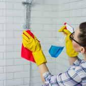 Mycie kabiny prysznicowej – jak zrobić to skutecznie?